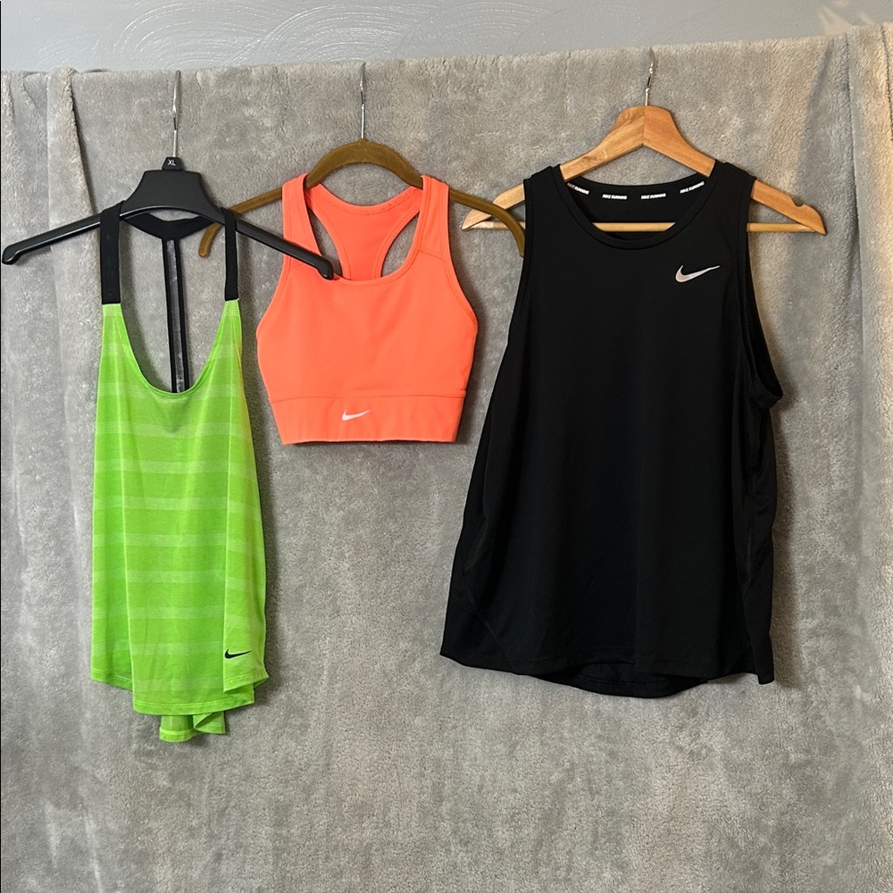 Nike Women's Black and Green Tank Tops